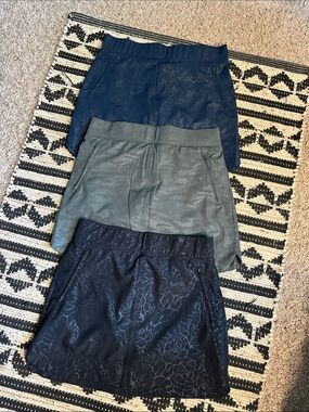 Orvis - Women’s Navy, Grenn and Blqck Patterned Skorts - Set of 3